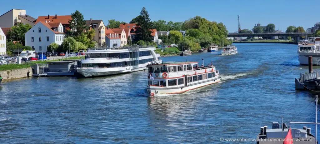 Flussschifffahrt auf der Donau Flussschifffahrt in Bayern Regensburg Passau